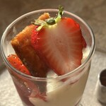 南町テラス - 苺のグラスミルフィーユ
