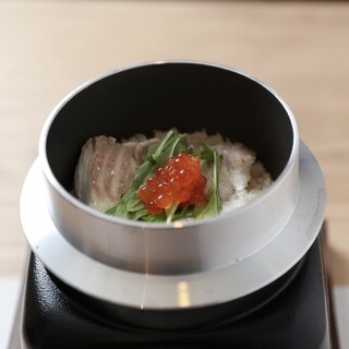 Enjoy our specialty, "Tai no Kamameshi (rice cooked in a pot)" (rice cooked in a pot) - the natural flavor of the sea bream.