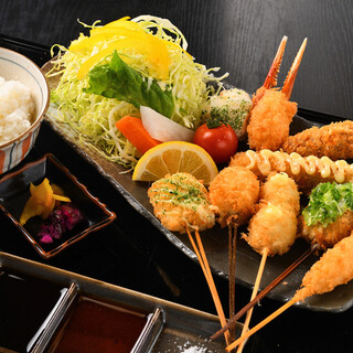 うなぎやチーズにデザートまで！軽やかな衣が自慢の創作串揚げ