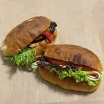 ベーカリータツヤ - タンドリーチキンのサンド・鶏ハムのサンド