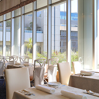 眺めの良い開放的な空間で、ゆっくり過ごす特別なひと時