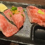 黒毛和牛まるごと一頭買い 炭火焼肉 道頓堀みつる - 