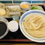 Udon Takashima - しょうゆ冷（中）・こんぶ天・半熟卵天 750円
