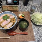 Tonkatsu Daiki - 旨辛カレーかつ丼ロース松とおかわりキャベツ