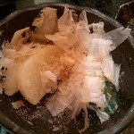 とんかつ マンジェ - お漬物　マグロの削り節のせ