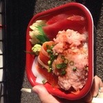 丼丸 - 値段以上の満足度、かつメニューも豊富で、何回行っても飽きません。是非お試しください。水曜日は謎の汁が用意されていて、これまた楽しみです。