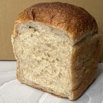 人舟 - 全粒粉食パン１山　360円