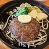 炭火焼ステーキ 黒牛 - ハンバーグ
何も付けなくても美味いし
卓上の柚子胡椒でピリッとさせてもオツ
付属のデミ系ソースも秀逸