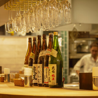 Approximately 20 types of sake from all over the country, including local sake from Hokkaido, are always available ◎