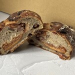 人舟 - 紅茶酵母ブラッドオレンジ　450円　断面