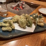 酒どこ べらぼう - 山菜の天ぷら(うど、タラの芽、ふきのとう)
