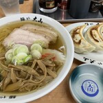 青竹手打ちラーメン 麺や 大山 - メンマラーメン910円、餃子340円　合計1250円