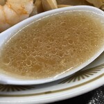 ラーメン もっけだの - 『えび塩ちゃんぽん』のスープ