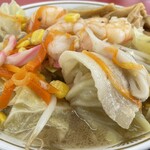 ラーメン もっけだの - 『えび塩ちゃんぽん』のトッピング