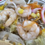 ラーメン もっけだの - 『えび塩ちゃんぽん』のトッピング