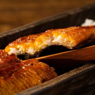 香ばしく、肉厚で、脂ののった、ひと回り大きなうなぎ。
