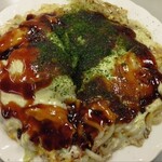 よっちゃん - 肉玉うどんのチーズ入り。申し訳ない、あんまり美味しくは・・・