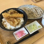 蕎麦 むさしや - 柔らかイカ天丼セット　蕎麦と丼物ご飯大盛　