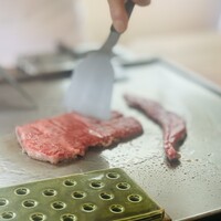 潜龍 - 肉：松坂牛ロース（180g） ④：焼きながらトリミング