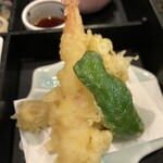 Gyosai Okazu Iroiro - えび、ピーマン、エリンギの天ぷら。揚げたてです。