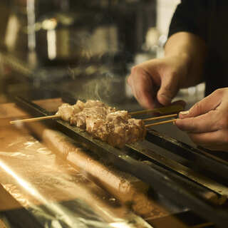 臨場感ある焼き鳥を楽しめる