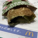 マクドナルド - 「抹茶黒蜜わらびもちパイ」(断面撮影)