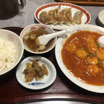 Tonchin Kan - 焼ききょうざ 450円　エビチリソース煮定食 1,450円