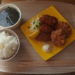 uii meals&coffee - カキフライ・からあげ定食