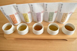 Shoku Kyoutoogawa Shouyaku Resutoran - 5種類のお茶はお好みのものを好きなだけお召し上がりいただけます（お茶の種類が変わる場合もございます）