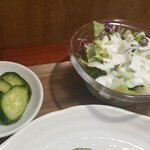 キッチン ブルー グローブ - お新香、サラダのアップ