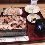 鳥料理 ちゃぼ - きじ重+竜田揚。大盛り。