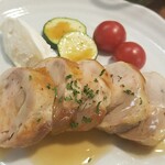 キッチン ブルー グローブ - 正面から、ポテサラ、ズッキーニ、トマト