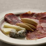 Supein Shokudou Ra Faro-Ra - 生ハム、サラミ、チーズ盛り合わせ Assorted Dry-cured Ham, Salami and Cheese