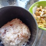 覚林坊  - 16穀米と、納豆にカリカリの湯葉という変わった組み合わせ。美味しかった！