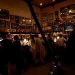 ＳＩＬＥＮＣＥ Ｂａｒ  - 入口側からの店内