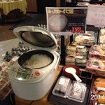 Hapisshu - 2014.2.5(水)11時半　スーパーで、炊飯器でご飯売ってる！＼(◎o◎)／！