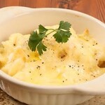 大衆酒場百萬馬力 - ポテサラチーズ焼き