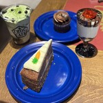 フロッグカフェ - 『ミルクシェイク 抹茶』
            『キャロットケーキ』『チョコレートフロッグ カップケーキ』『賢者の石のティラミス』