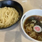 アンダーグラウンド ラーメン 頑者 - 