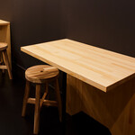 鮨バル 月のね - 1階_テーブル席