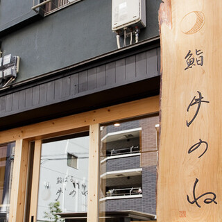 【深夜3時まで営業中】2つの駅が徒歩5分以内の好立地！