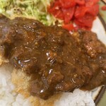 ミツワグリル - 「カツカレー」、ルー掛けアップ