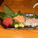 Assortment of 3 types of sashimi of the day