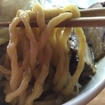 極太濁流ラーメン ら・けいこ - 極太縮れ麺