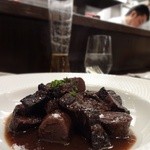 ラシーヌ - ゴボウと自家製のハムの赤ワイン煮込みポーチドエッグと共に。コース3500円の前菜です！