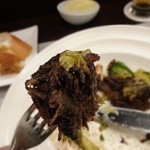 ラシーヌ - これは鹿肉のキャベツ巻とでも云いましょうか？肉なのに繊維質が多くて素敵な一品でした。アラカルトで2390円！素晴らしい‼