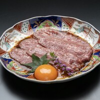鹿児島黒牛　炙りユッケ