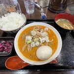 モツ煮のマルヤ商店 - 旨辛もつ煮込み定食味玉トッピング