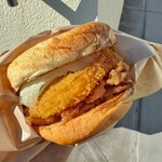 あわじ島バーガー 淡路島オニオンキッチン - 淡路島オニオンビーフバーガー¥850