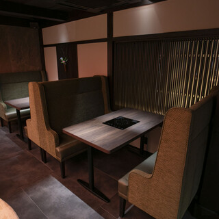 BOXテーブル席手前4名